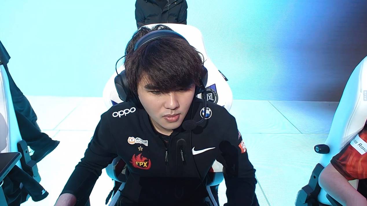 rng第一场就被虐泉小虎2分钟单杀gori但下路被直接打穿了