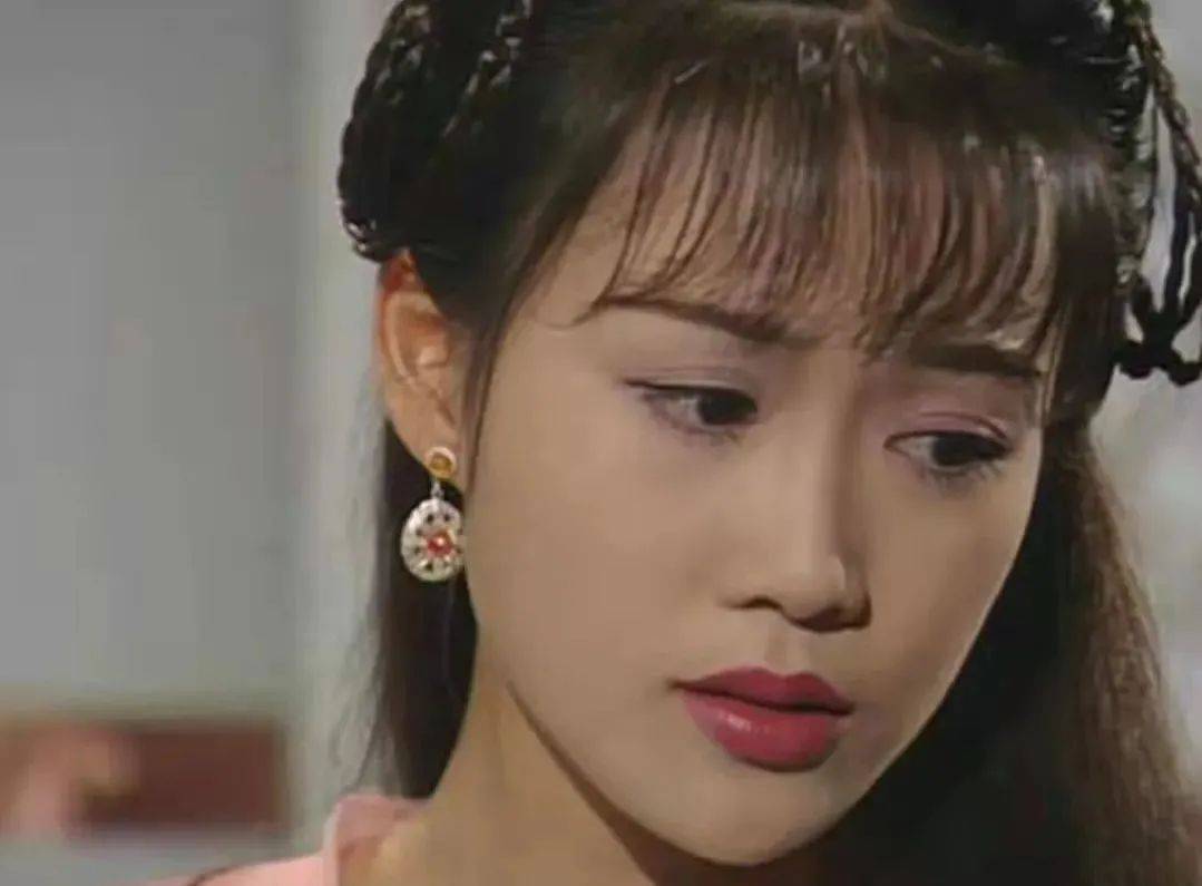 鼻翼谁说鼻子高才出美人？这10位小鼻子、塌鼻子女星，个个精致可爱