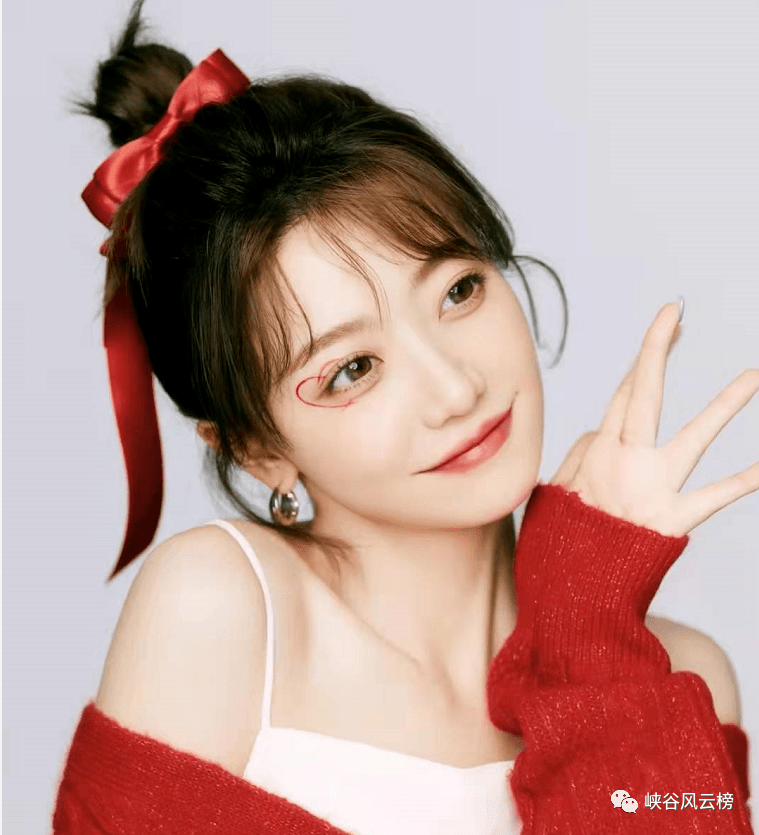 棕色新年乖巧妆：雅诗兰黛持妆无瑕柔雾气垫粉底液，新年韩妹拜年妆