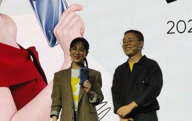 设计 杨紫生图瘦了好多，穿得成熟也是初恋脸，难怪合作这么多男神