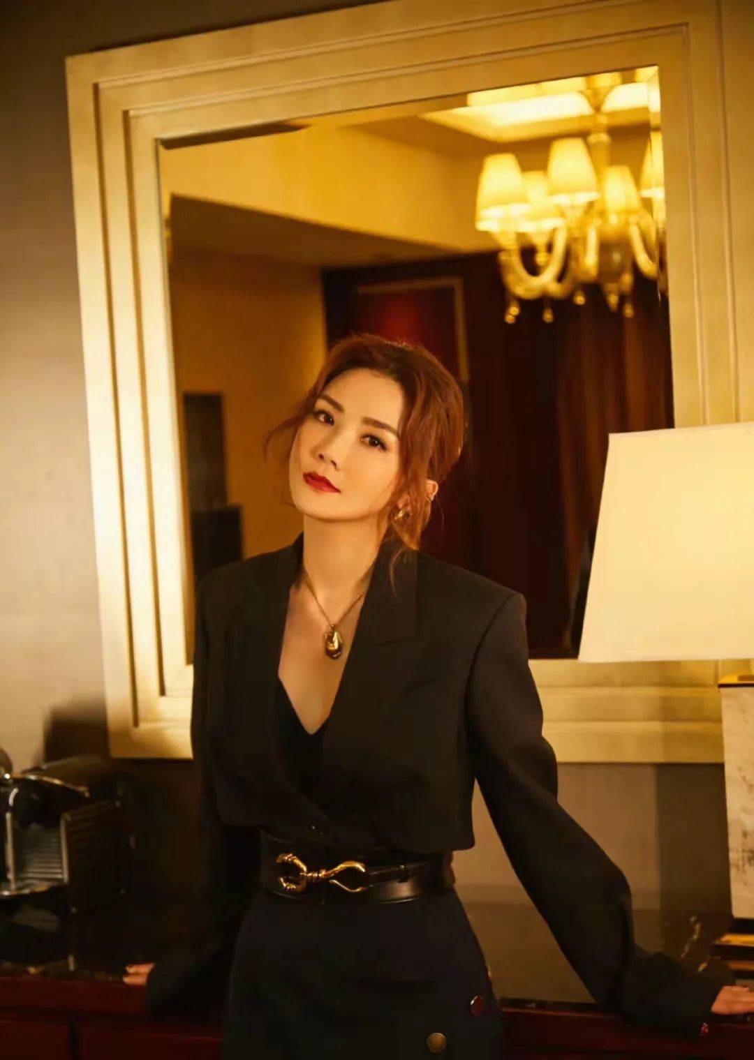 鼻翼谁说鼻子高才出美人？这10位小鼻子、塌鼻子女星，个个精致可爱