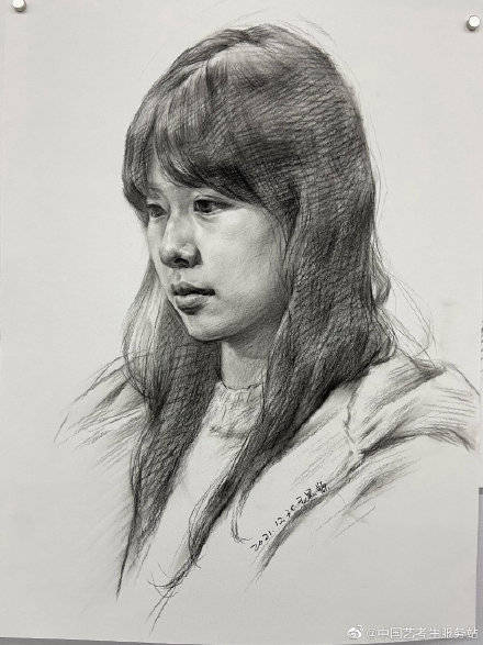 头像想要画好素描头像，首先要把握好画面构图的问题！