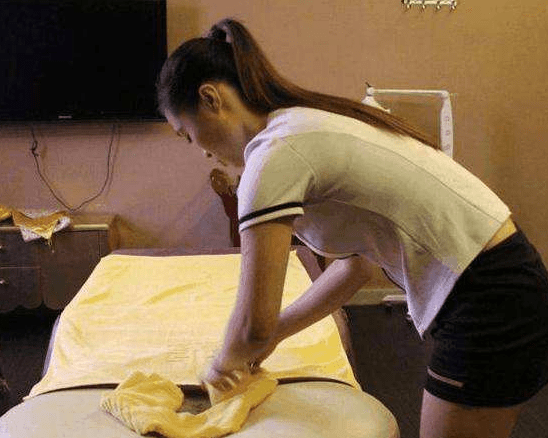 回到家里,也是一个人,去年上半年,有一次我去一家正规的按摩店按摩