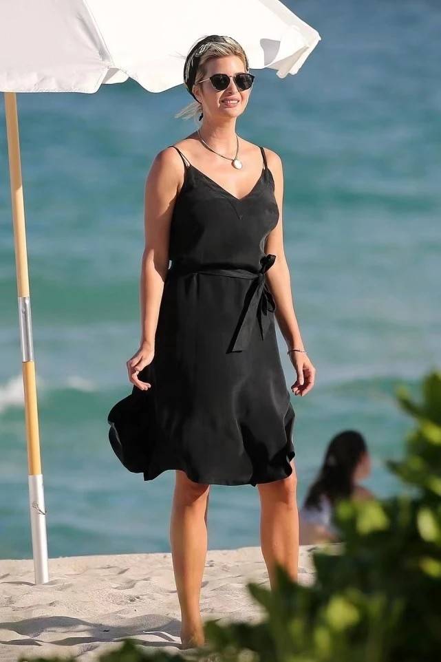 伊万卡 伊万卡一家五口外出度假！10岁女儿个子170，肚腩鼓鼓的成小胖墩