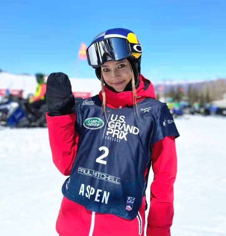 滑雪 天才少女谷爱凌，中美混血儿，15岁弃美回国，如今成为商业焦点