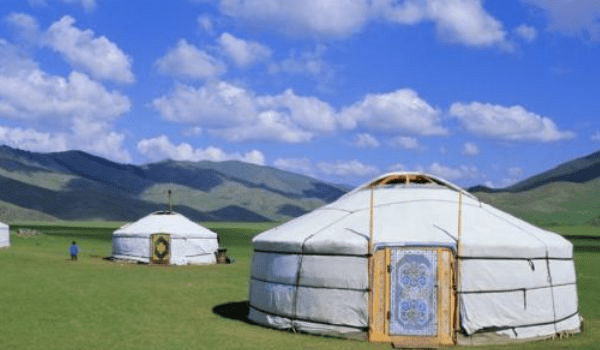 千户苗寨线路- 原创 蒙古人一家睡一起，新婚夫妻不尴尬吗？当地人答案让游客赞叹