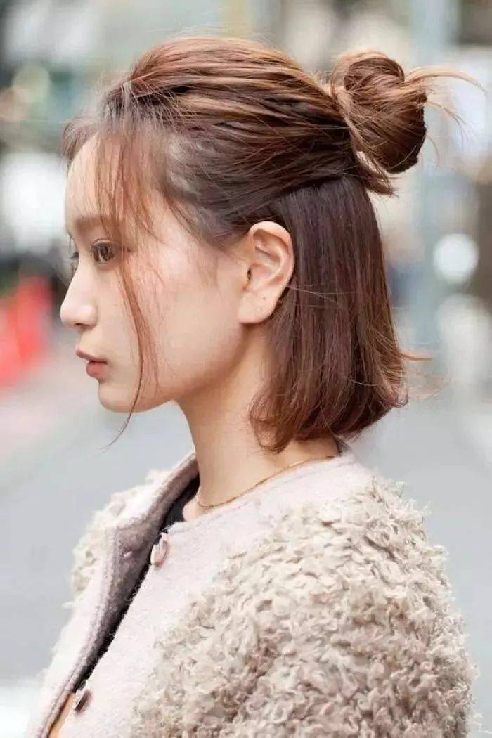 卷发女人到了中年，这4种发型尽量别剪，自以为时髦，其实显老又土气