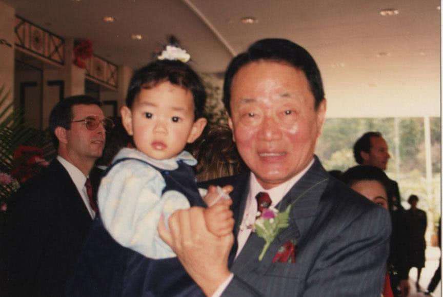 金龙鱼背后的大老板,还坐拥几十栋大楼在收租,女儿比他小67岁_郭鹤年