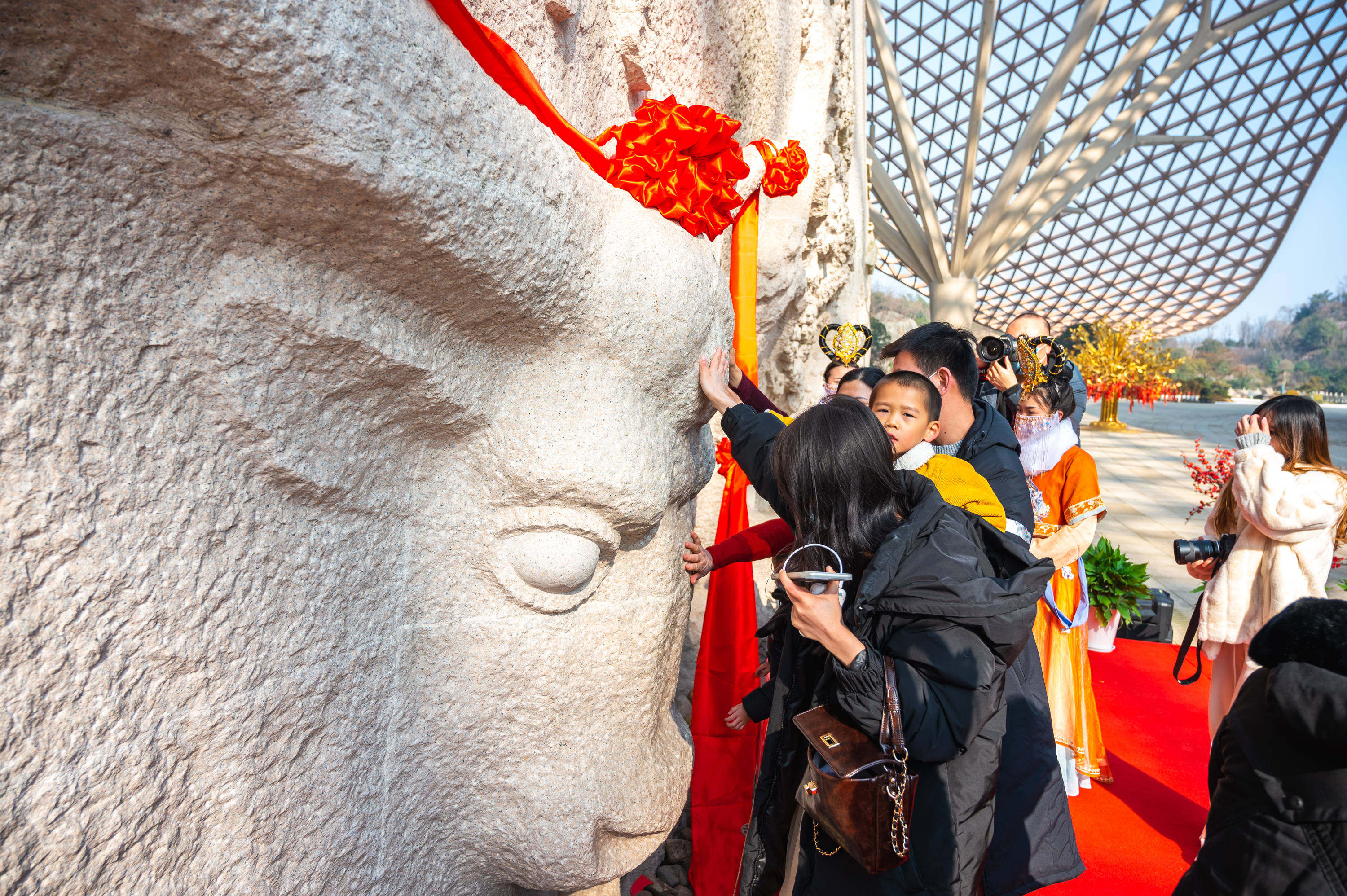 历史|新春打卡南京牛首山，领略宏伟壮观的佛顶宫，新年“摸牛头”祈福