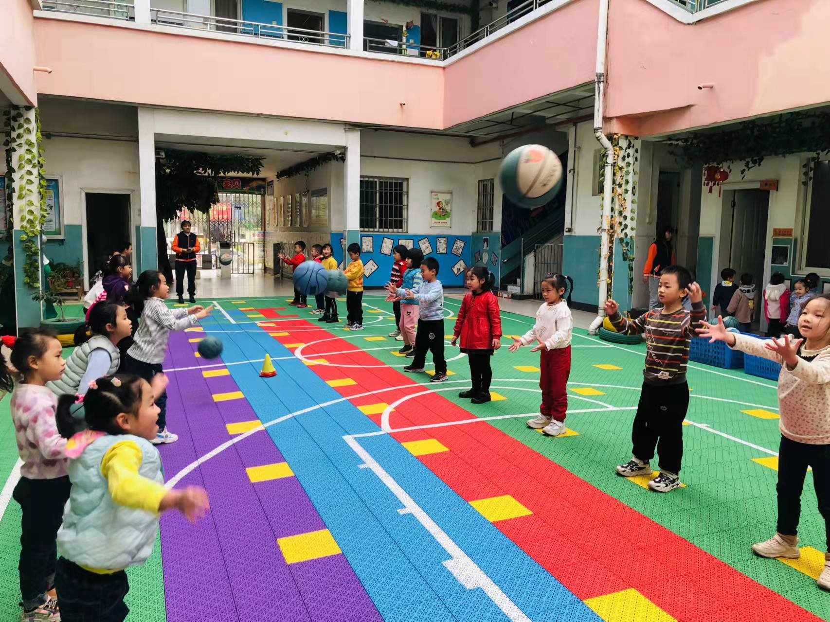 桂林市灵川小红帽幼儿园举行篮球技能测评活动_学中_1_cba