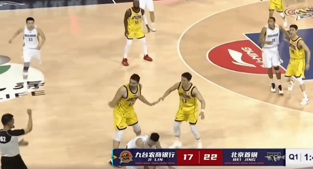 林书豪|林书豪三节打卡14+8！4中0后状态回暖，琼斯13中2完全不及豪哥