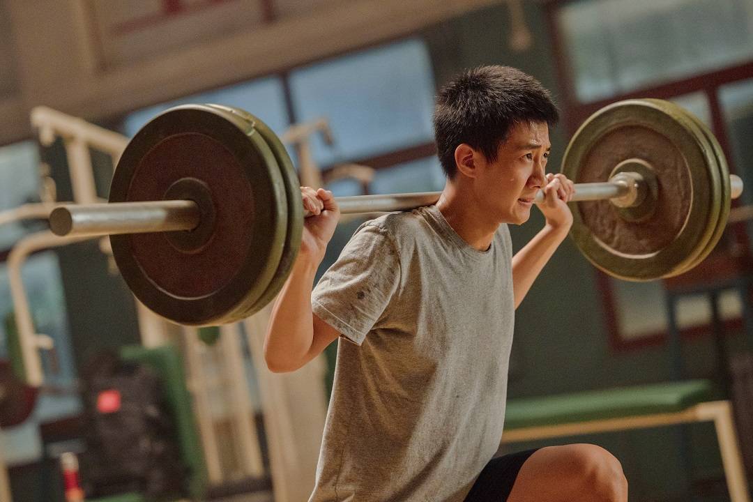 角色|撞脸胡军、新剧刚开播就被央视点名！95后的高至霆有点背景啊