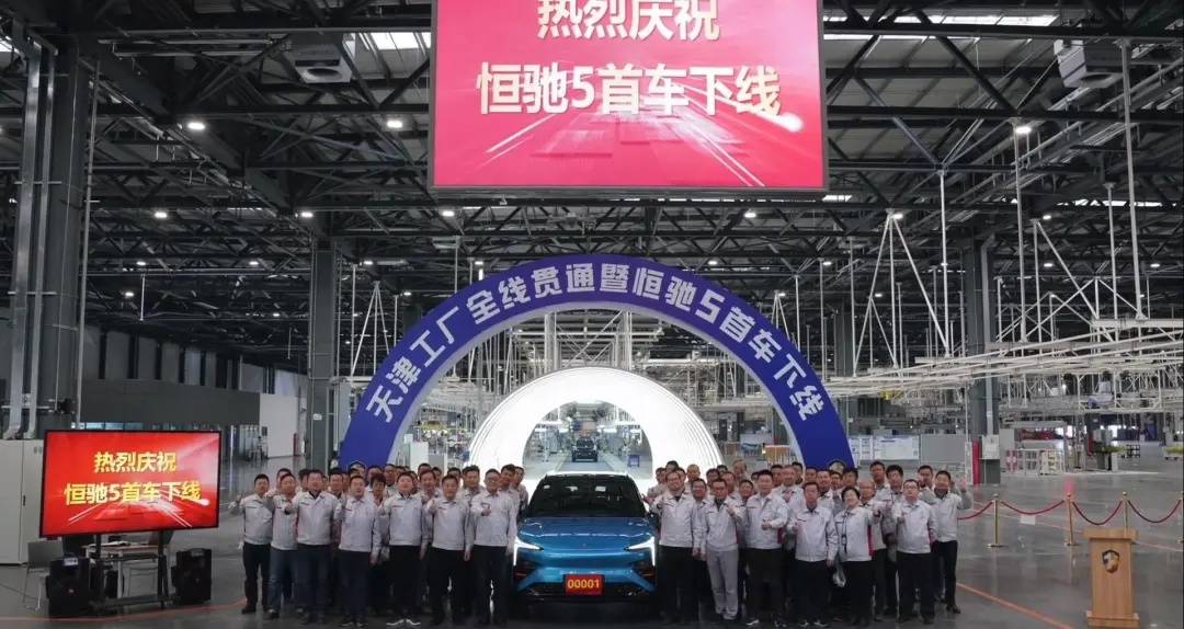 地产5大家族财富蒸发近3000亿；任泽平微博被禁言丨邦早报