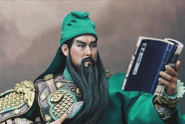 年轻的时候就跟关羽一起追从刘备,因为年龄最小,当了三弟