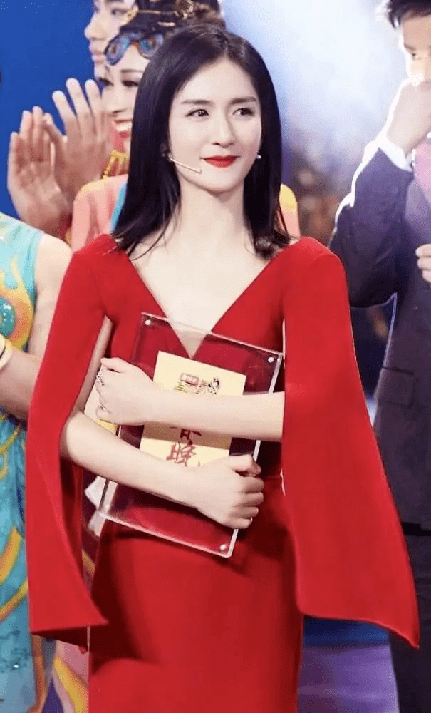 东方|芒果台一姐谢娜竟录制东方台春晚！穿公主裙跟张杰合唱，颜值美翻