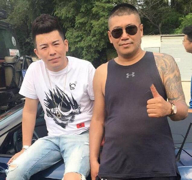 原创恭喜52岁网红赵本六喜得贵子曾因生吃活鸡生吃肉遭网络封杀