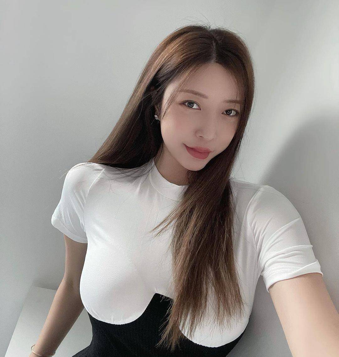 曲线韩国网红崔素美图赏 S曲线身材让女人都羡慕