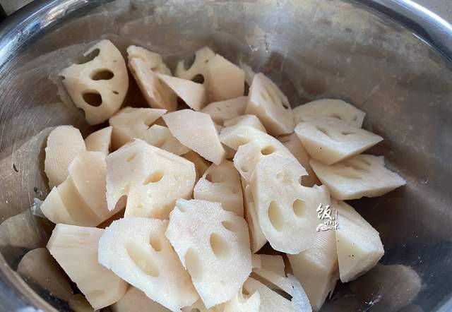 莲藕排骨汤怎么炖好吃又好喝 e03fa65c94a1477994c2a9f4caa5b521.jpeg