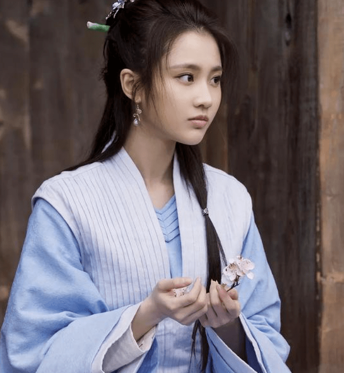 演技|正午才是小花们的好去处，赵今麦靠《开端》崛起，宋祖儿揽路人缘