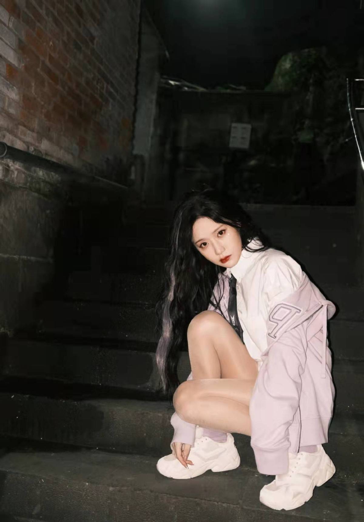 原创除了柳岩还有美女参加陈意涵将亮相王者公益赛反光袜太吸睛了