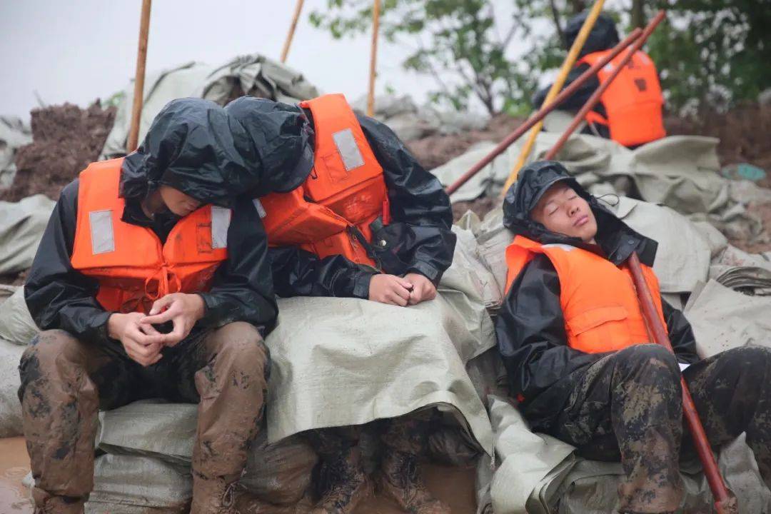 外御敌,内救民,国产军事装备硬核"加持"抢险救灾_灾区_直升机_救援