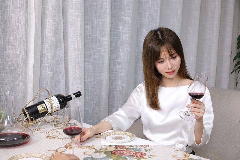 因为|女酒客爱什么酒？当然是这款小资红酒！