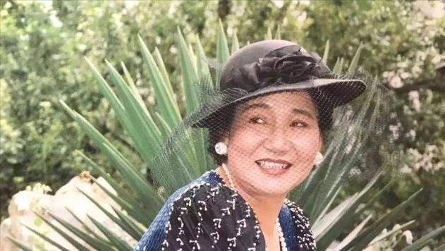 半文盲|赵丽蓉去世21年,“半文盲”逆袭成舞台女王,我们为何还在怀念她