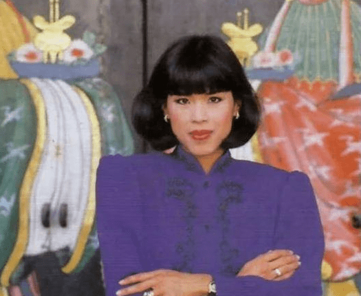40岁混血公主：泰国王室颜值担当，妹妹下巴尖尖，遗传了好基因