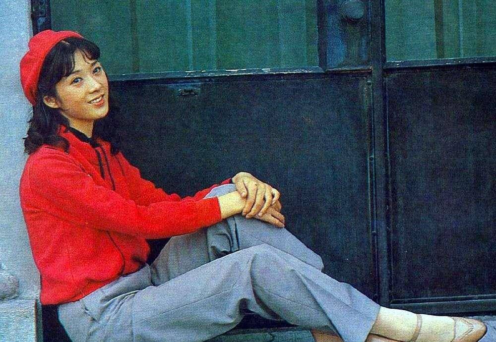 姐妹看了龚雪的淑女造型，突然发现：“再过30年，穿衣也不如她优雅”