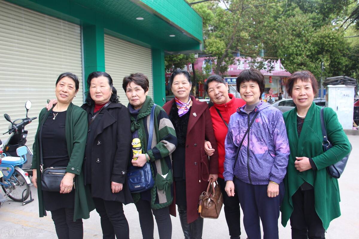 老年人广场舞50-60岁 1679ca7dbe5d4dde963411845e8084fd.jpeg