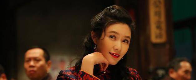 02在陆毅与鲍蕾06年结婚之前,他与田海蓉的恋情就传得沸沸扬扬,陆毅的