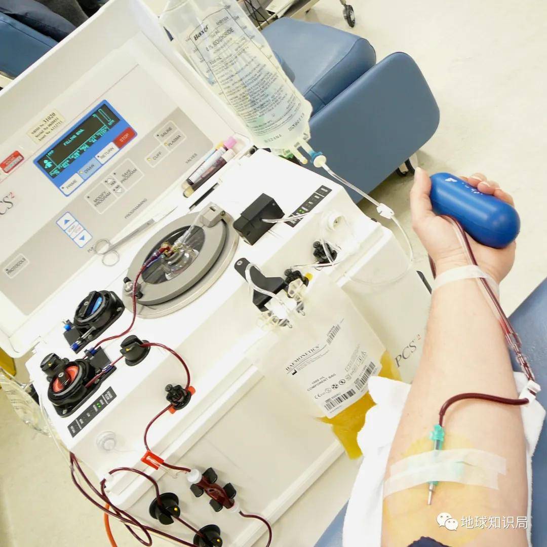 血浆提取是用单采血浆机采集人体血液后,通过离心机分离出血液中的