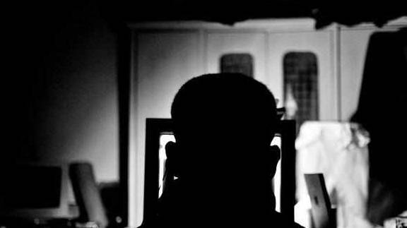 肝脏|“上肢”出现这种征兆,最好去化验一下肝功,肝脏可能“病变”了