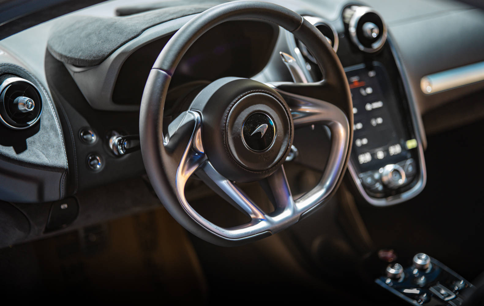 全新迈凯伦gt动力强悍顶点汽车俱乐部橙黑现车冰点价格