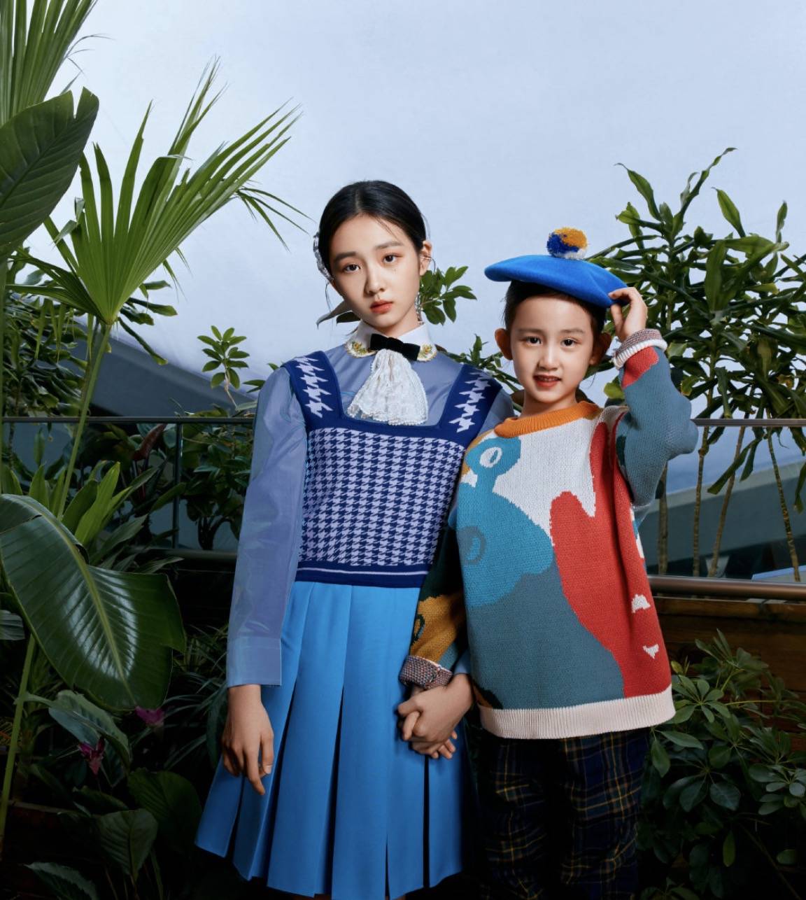 网友女承母业！孙莉晒小女儿舞蹈演出，妹妹姿态婀娜天赋异禀不输妈妈