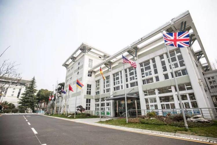 怎么上国外的学校 17352e926c834d798635419e98c3ce09.jpeg