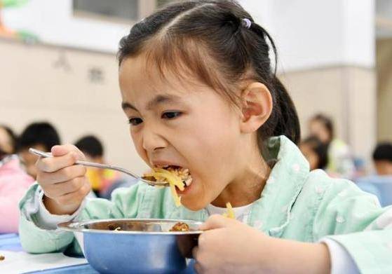 食品|教育部通知，中小学校园内这一设施将被取消，学生一时间无法接受