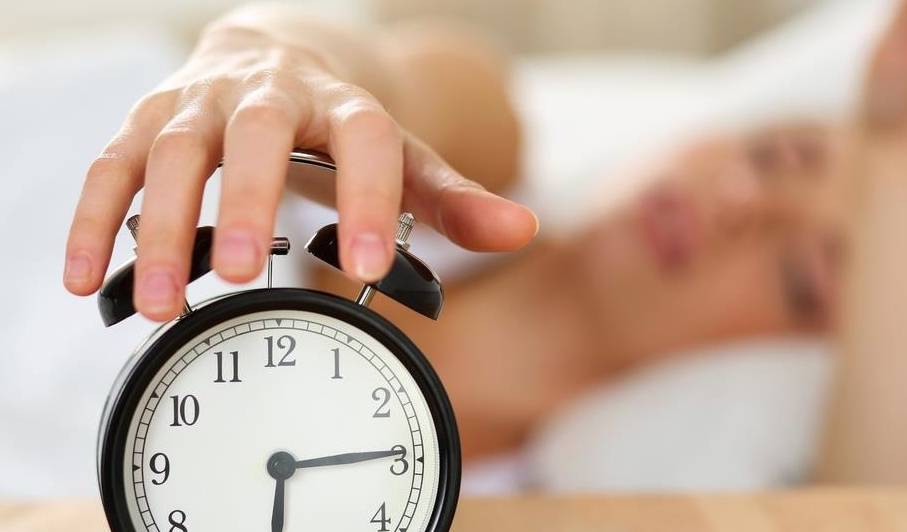 睡眠|血糖高的人，睡觉时通常有3个异常，若你没有，血糖控制得还不错