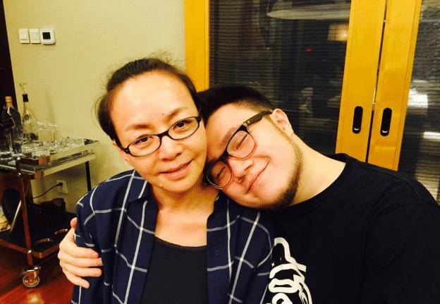 王博谷的父母是做什么的 d4e6faf62cfd4ee1ac1c083c6b1b4241.jpeg