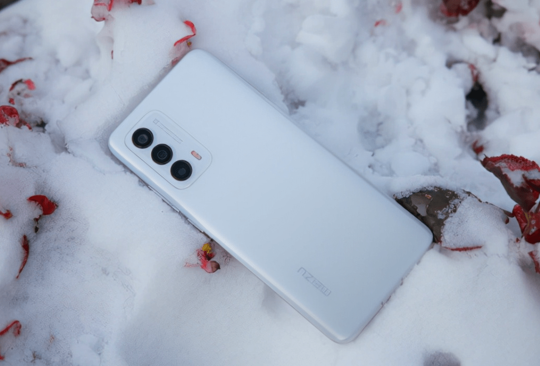 苹果被曝光14采用挖孔？其实魅族手机的设计才是亮点