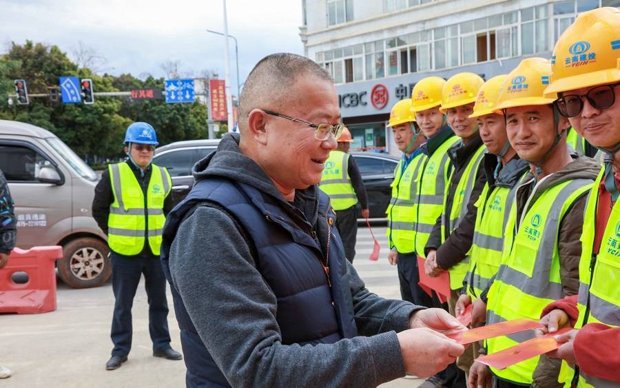 保山市人民政府常务副市长杜春强 到隆阳区开展2022年春节送温暖慰问