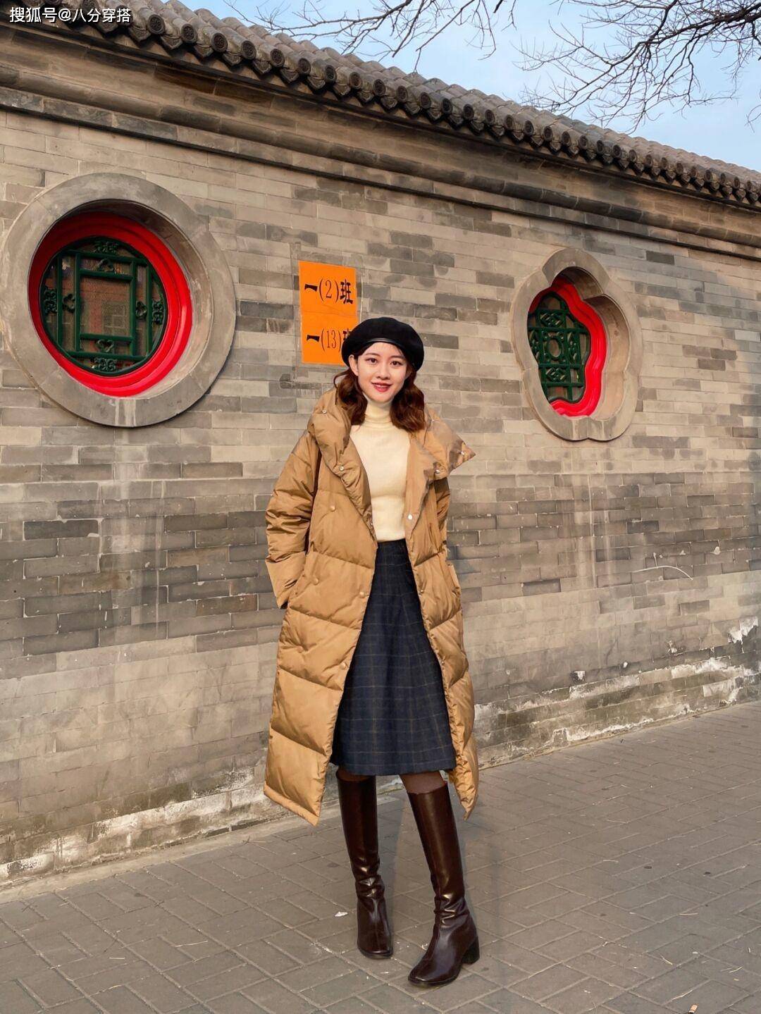 进行 轻熟女性冬天不要瞎打扮，试试这些长款羽绒服，简约利落又保暖