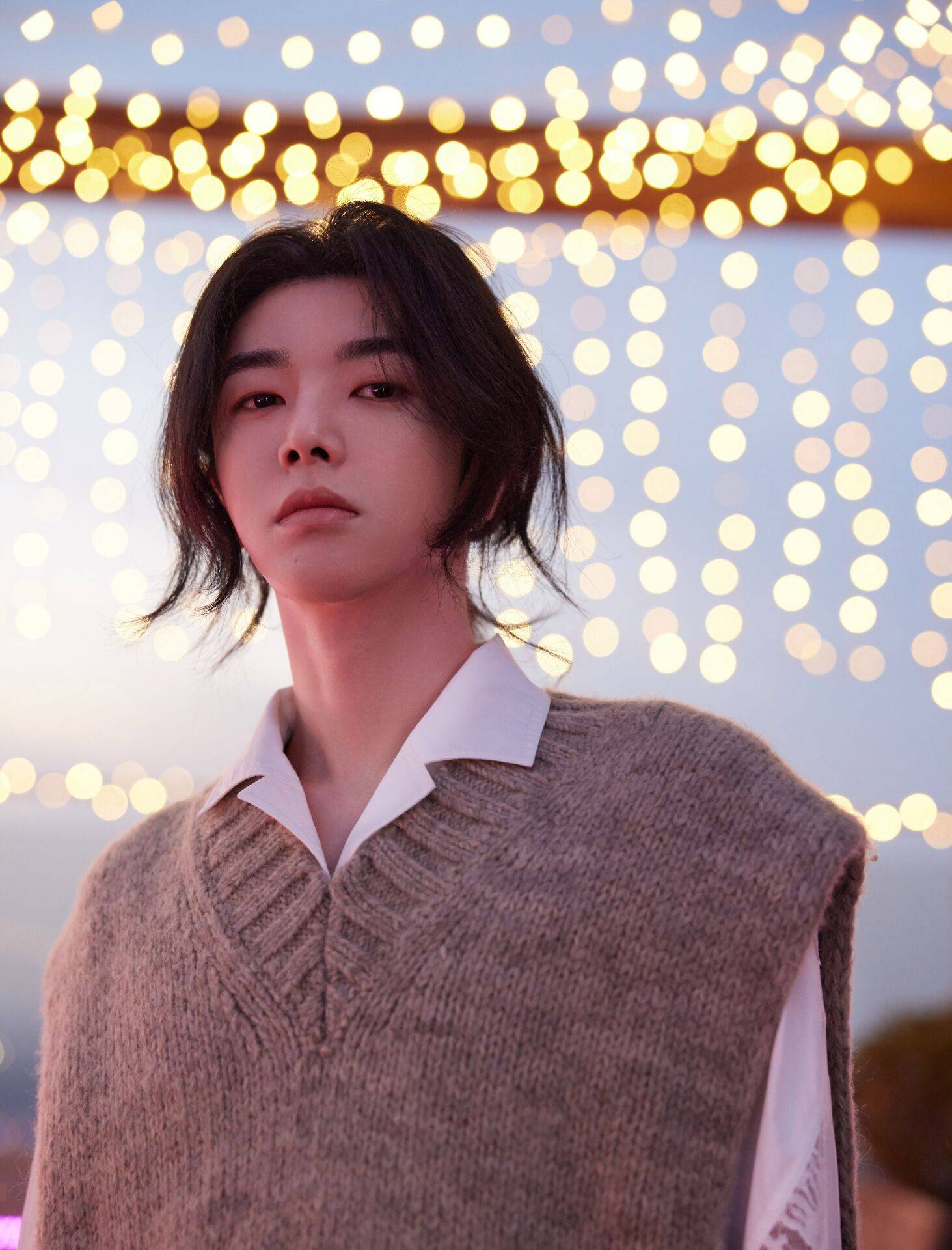 在活动开始时,华晨宇透露了自己最近的工作状态,主要是在忙于拍摄和