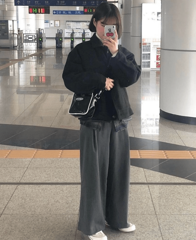 颜色 短发小姐姐youryeony的日常穿搭 将工装风穿得很可爱的森系女孩