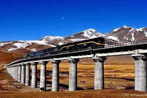 世界上海拔最高的火车站，海拔5000多米，既没有人值守也禁止下车