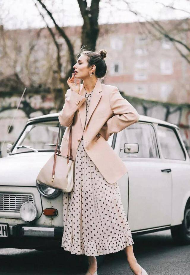 青春 女人一旦上了50岁，建议多穿这4种“减龄穿搭”，上档次还有气质