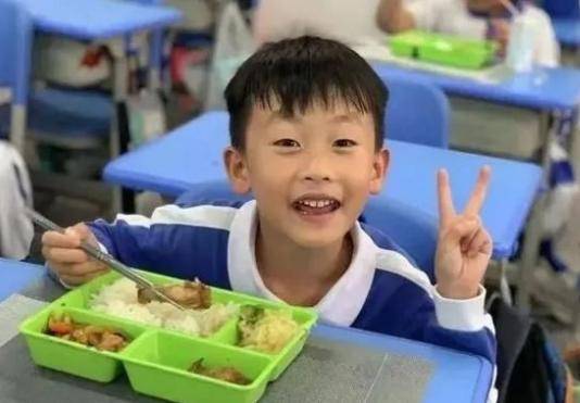 因为|中小学将取消这项“服务”，学生表示快乐没了，家长又增新的担心