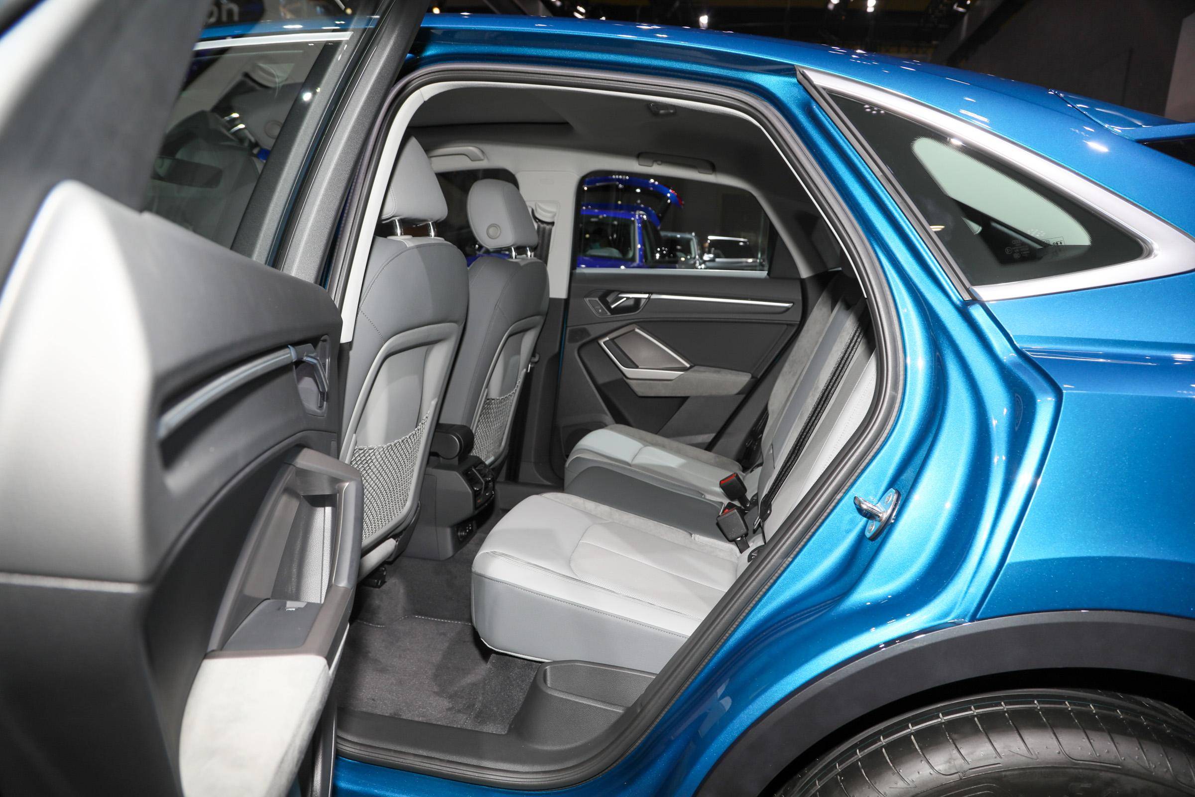 奥迪q3 sportback 2022款 40 tfsi rs 套件燃速型:外观运动,动力强悍