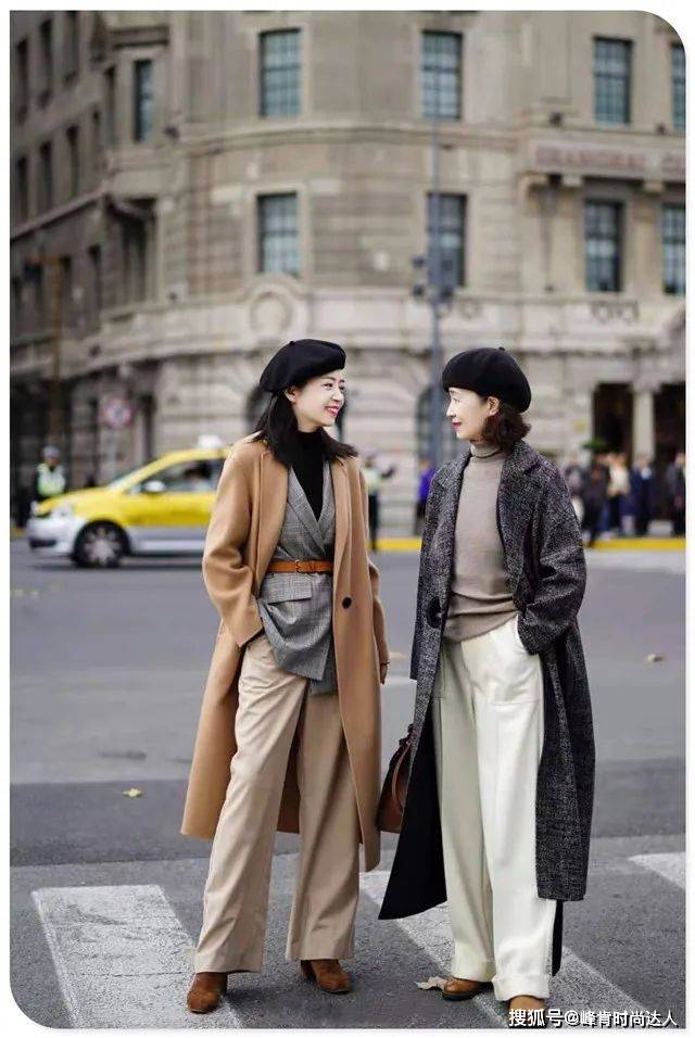 颜色 今年秋冬有种流行色叫“焦糖色”，温暖又气质，三木都很爱穿