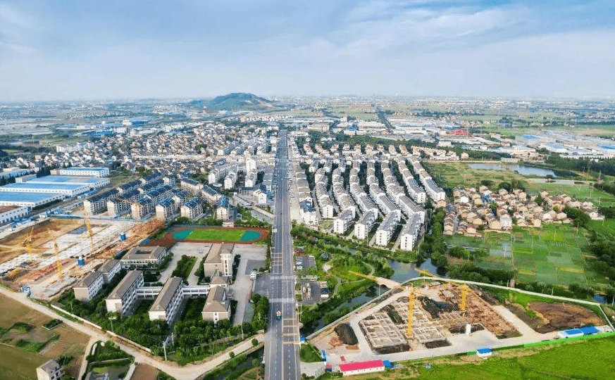 在城市周边,皆是一片绿意,在2020年,溧阳还被生态环境部命名为第四批"